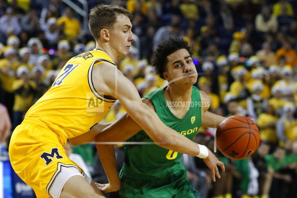 Paul Sancya Oregon guard Will Richardson (0) drives on Michigan guard Franz Wagner (21) in the first half of an NCAA college basketball game in Ann Arbor, Mich., Saturday, Dec. 14, 2019. (AP Photo/Paul Sancya)