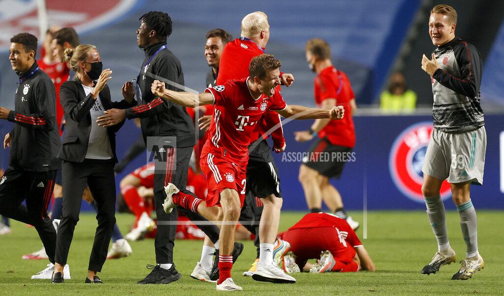 Matthew Childs Munich players celebrate after winning the Champions League final soccer match between Paris Saint-Germain and Bayern Munich at the Luz stadium in Lisbon, Portugal, Sunday, Aug. 23, 2020.(Matthew Childs/Pool via AP)