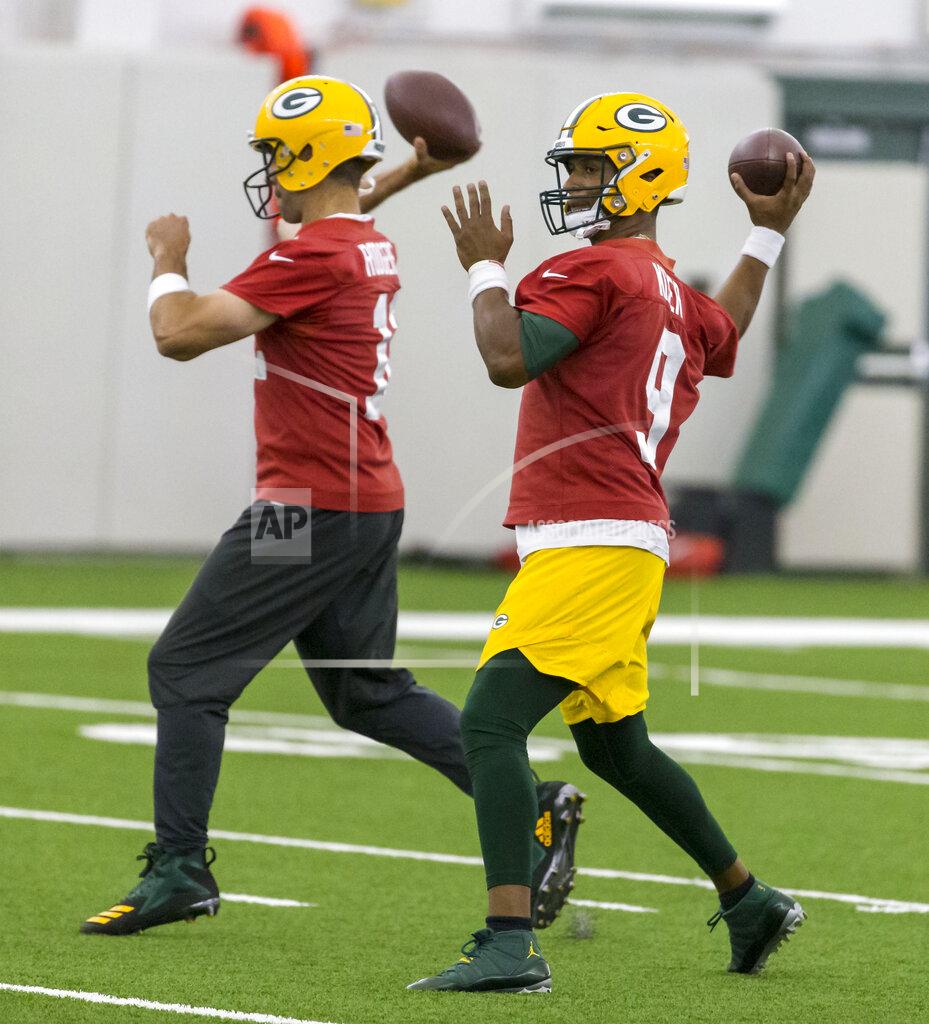 Mike Roemer Green Bay Packers quarterback Aaron Rodgers, left, and DeShone Kizer throw during NFL football practice Tuesday June 12, 2019 in Green Bay, Wis.. (AP Photo/Mike Roemer)
