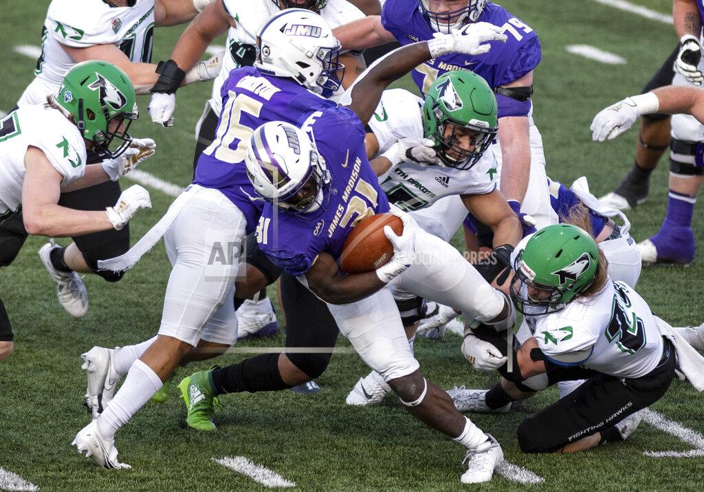 Daniel Lin James Madison running back Percy Agyei-Obese (31) bursts out of traffic during the first half of a quarterfinal game against North Dakota in the NCAA FCS football playoffs in Harrisonburg, Va., Sunday, May 2, 2021. (Daniel Lin/Daily News-Record via AP)