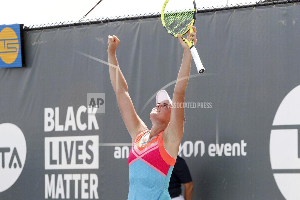 James Crisp Jennifer Brady celebrates after defeating Jil Belen Teichmann in a WTA tennis tournament championship match in Nicholasville, Ky., Sunday, Aug. 16, 2020. (AP Photo/James Crisp)