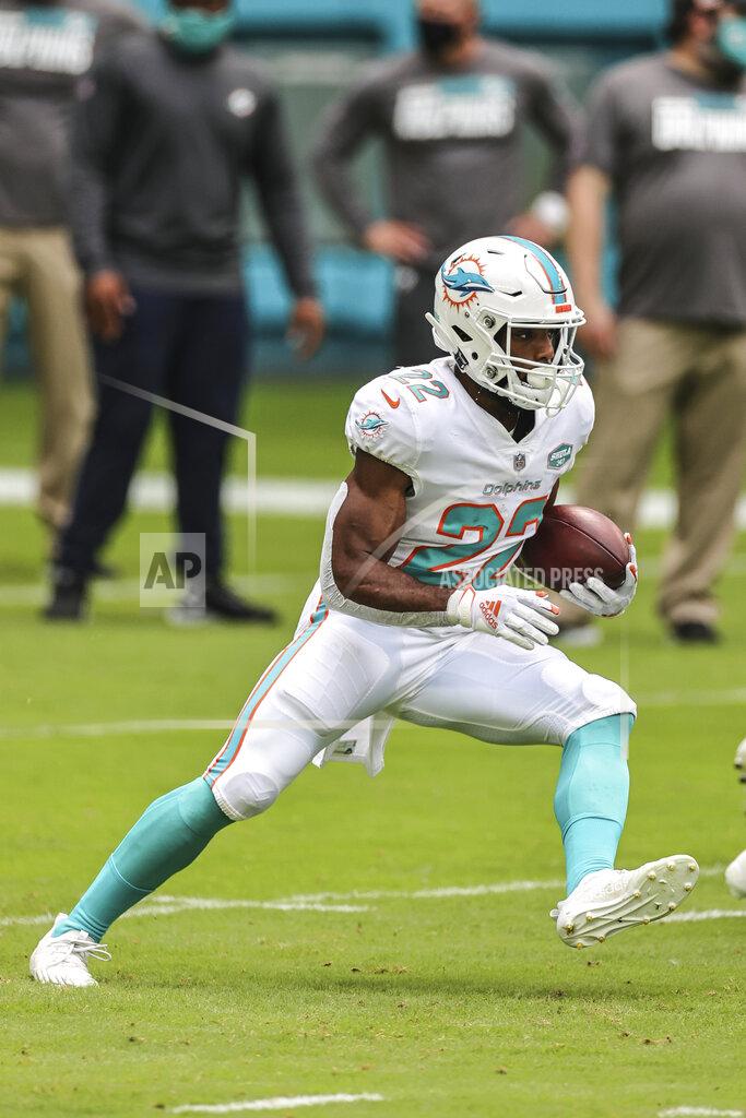 Margaret Bowles Miami Dolphins running back Matt Breida (22) carries the ball during warm-ups prior to an NFL game against the Los Angeles Rams, Sunday, Nov. 1, 2020 in Miami Gardens, Fla. The Dolphins defeated the Rams 28-17. (Margaret Bowles via AP)