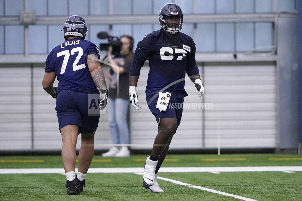 Ted S. Warren Seattle Seahawks offensive tackle Charles Cross, right, works out with offensive tackle Abraham Lucas (72) during NFL football rookie minicamp, Friday, May 6, 2022, in Renton, Wash. (AP Photo/Ted S. Warren)