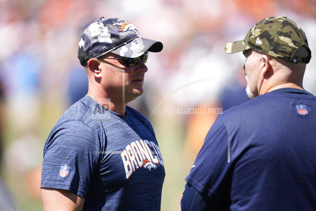 David Zalubowski Denver Broncos head coach Nathaniel Hackett, left, chats with Dallas Cowboys defensive coordinator Dan Quinn during an NFL football practice Thursday, Aug. 11, 2022, at the Broncos' headquarters in Centennial, Colo. (AP Photo/David Zalubowski)