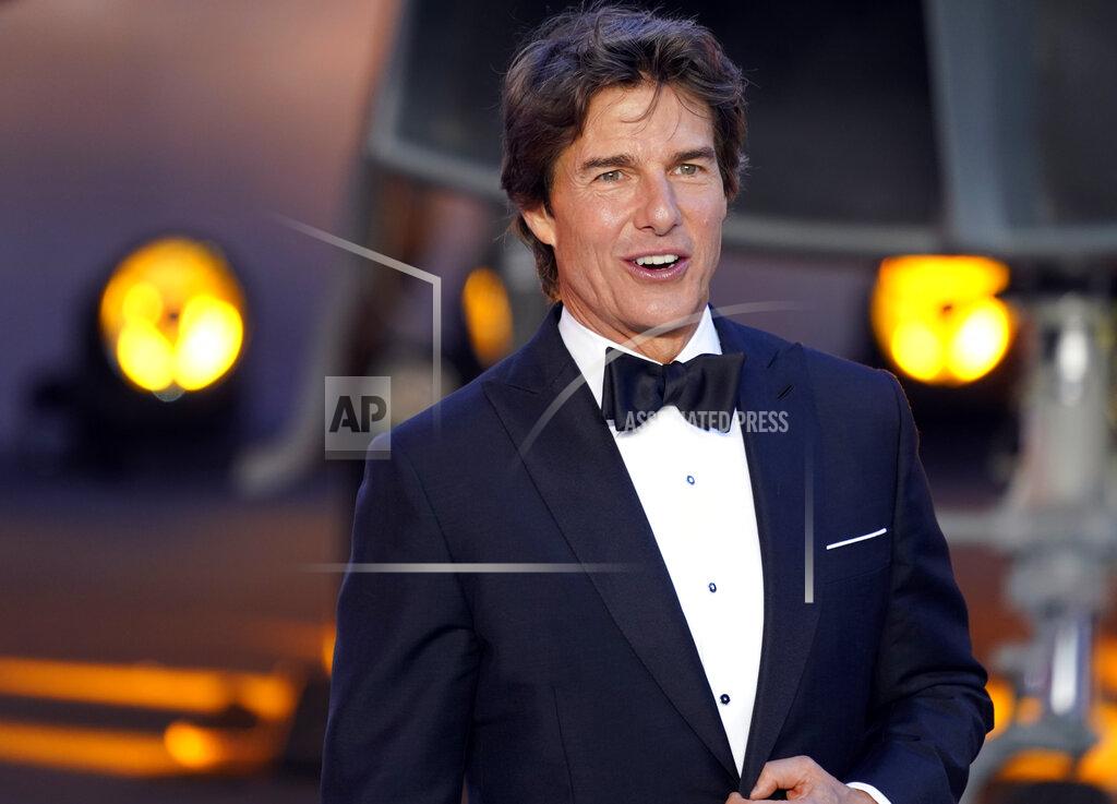 Alberto Pezzali Tom Cruise poses for the media during the 'Top Gun Maverick' UK premiere at a central London cinema, on Thursday, May 19, 2022. (AP Photo/Alberto Pezzali)
