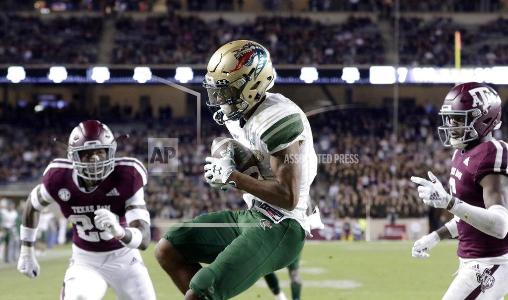 Michael Wyke UAB wide receiver Andre Wilson, center, catches a pass in the end zone for a touchdown, between Texas A&M linebacker Tyrel Dodson (25) and defensive back Donovan Wilson, right, during the second half of an NCAA college football game Saturday, Nov. 17, 2018, in College Station, Texas. (AP Photo/Michael Wyke)