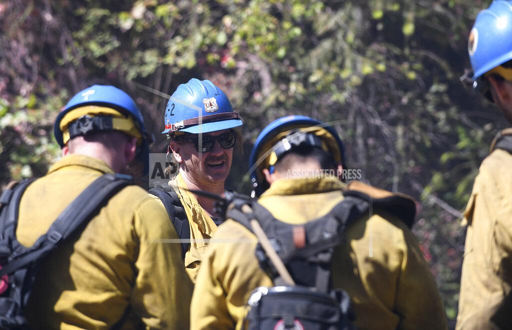 Elias Funez A California Conservation Corps hand crew readies to tackle the Golden Fire in Camptonville, Calif. Friday, May 20, 202. (Elias Funez/The Union via AP)