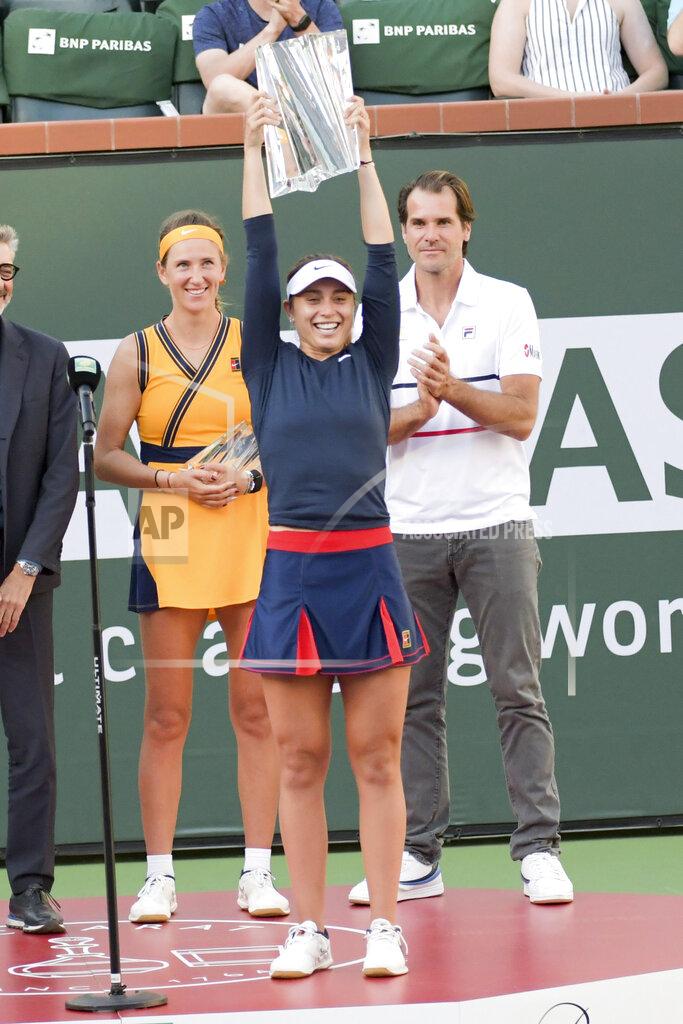 Paula Badosa defeats Victoria Azarenka at BNP Paribas Open
