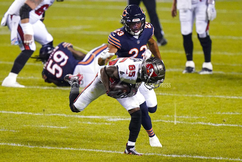 Nam Y. Huh Tampa Bay Buccaneers wide receiver Jaydon Mickens (85) makes catch in front of Chicago Bears cornerback Kyle Fuller (23) during the first half of an NFL football game in Chicago, Thursday, Oct. 8, 2020. (AP Photo/Nam Y. Huh)