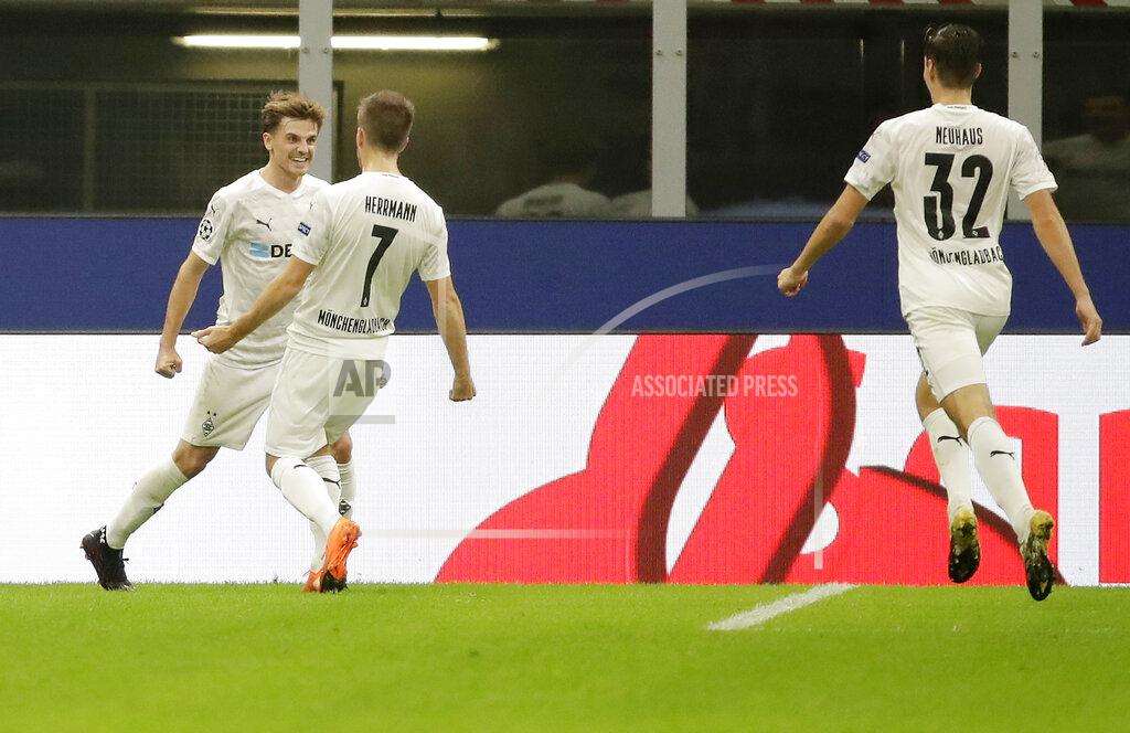 Luca Bruno Moenchengladbach's Jonas Hofmann, left, celebrates with his teammates after scoring his side's second goal during the Champions League group B soccer match between Inter Milan and Borussia Moenchangladbach at the San Siro stadium in Milan, Italy, Wednesday, Oct. 21, 2020. (AP Photo/Luca Bruno)