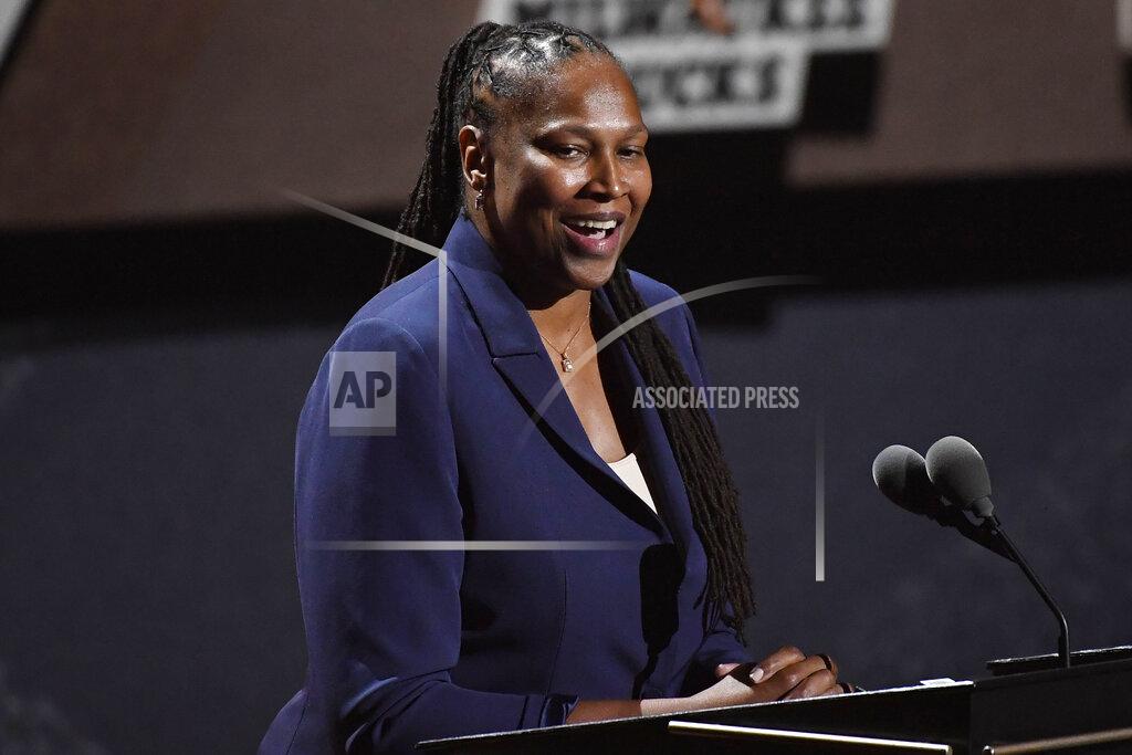 Jessica Hill Inductee Yolanda Griffith speaks during the 2021 Basketball Hall of Fame Enshrinement ceremony, Saturday, Sept. 11, 2021, in Springfield, Mass. (AP Photo/Jessica Hill)