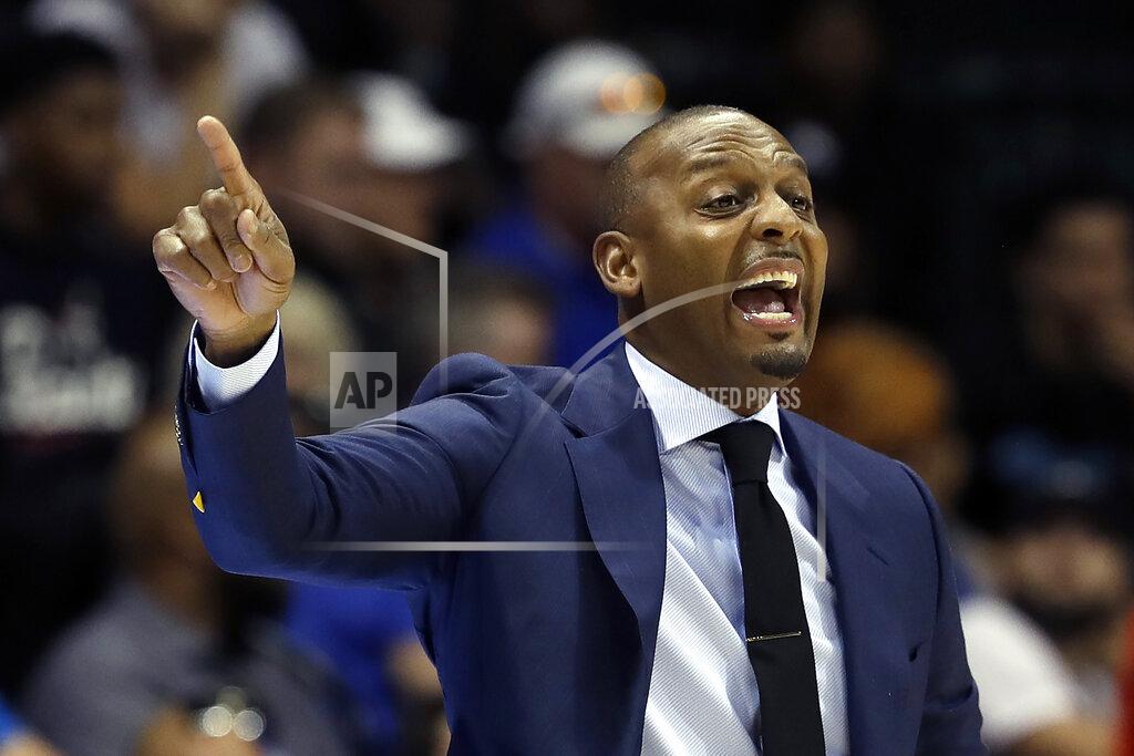 Chris O'meara Memphis head coach Penny Hardaway calls a play during the first half of an NCAA college basketball game against South Florida, Sunday, Jan. 12, 2020, in Tampa, Fla. (AP Photo/Chris O'Meara)