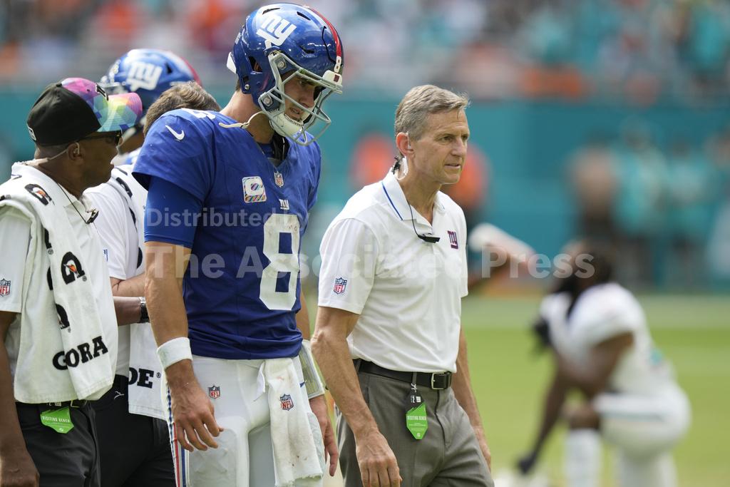 Giants quarterback Daniel Jones won't play against the Bills because of neck injury - Vimarsana News
