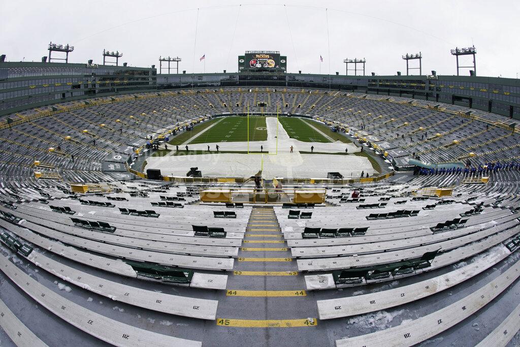 Workers removed the tarp on Lambeau Field before the NFC championship NFL football game between the Tampa Bay Buccaneers and Green Bay Packers in Green Bay, Wis., Sunday, Jan. 24, 2021. (AP Photo/Morry Gash)