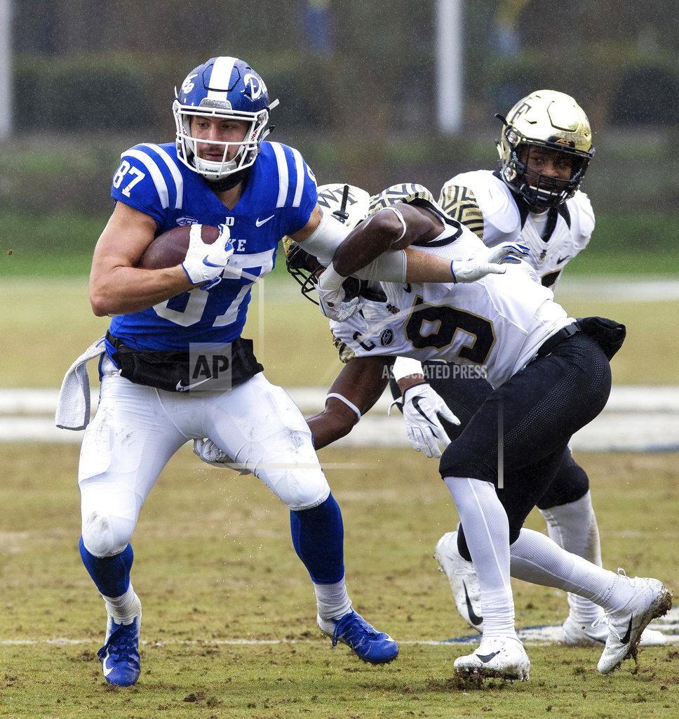 Ben Mckeown Duke's Noah Gray (87) carries the ball ahead of Wake Forest's Chuck Wade Jr. (9) during the first half of an NCAA college football game in Durham, N.C., Saturday, Nov. 24, 2018. (AP Photo/Ben McKeown)