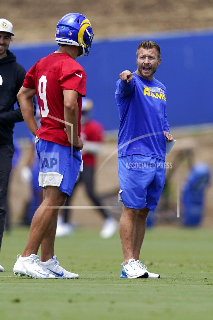 Mark J. Terrill Los Angeles Rams head coach Sean McVay, right, talks to quarterback Matthew Stafford during an NFL football practice Tuesday, June 8, 2021, in Thousand Oaks, Calif. (AP Photo/Mark J. Terrill)