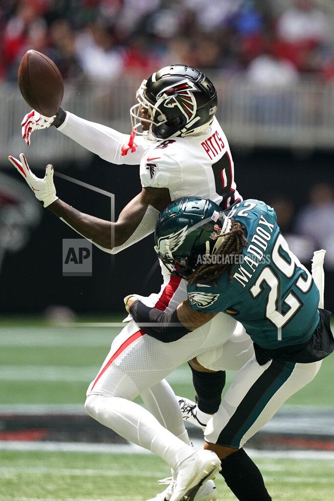 Brynn Anderson Atlanta Falcons tight end Kyle Pitts (8) misses the catch against Philadelphia Eagles free safety Avonte Maddox (29) during the first half of an NFL football game, Sunday, Sept. 12, 2021, in Atlanta. (AP Photo/Brynn Anderson)