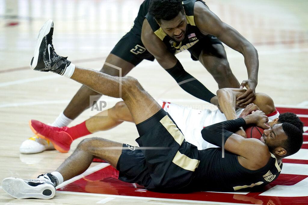 Julio Cortez Maryland guard Aaron Wiggins, center, competes for a loose ball with Purdue forward Trevion Williams, top, and forward Aaron Wheeler during the first half of an NCAA college basketball game, Tuesday, Feb. 2, 2021, in College Park. (AP Photo/Julio Cortez)