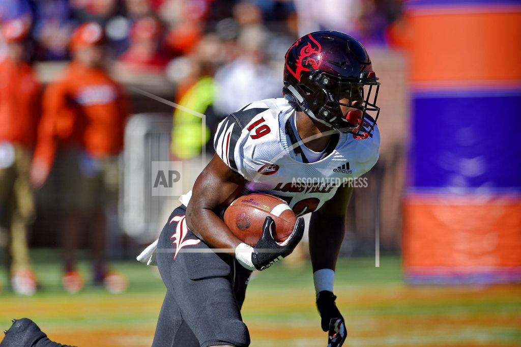 Richard Shiro Louisville's Hassan Hall runs back a kickoff during the first half of an NCAA college football game against Clemson, Saturday, Nov. 3, 2018, in Clemson, S.C. (AP Photo/Richard Shiro)