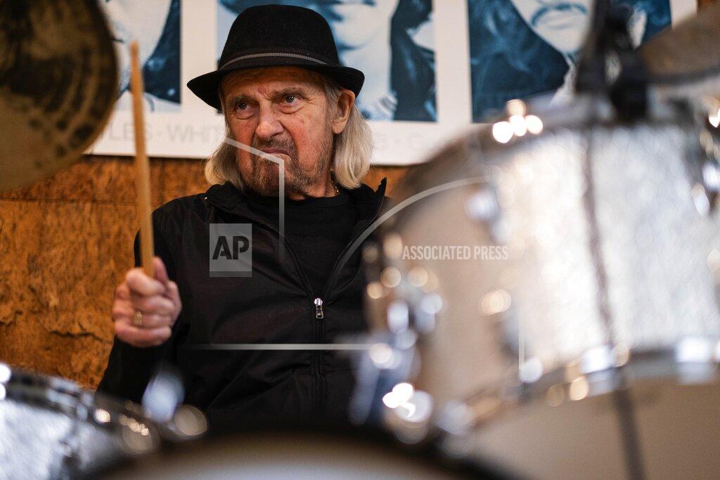 Dean Rutz Drummer Alan White plays his drums in this undated photo. White, the longtime drummer for progressive rock pioneers Yes who also played on projects with John Lennon and George Harrison, has died. He was 72. (Dean Rutz/The Seattle Times via AP)