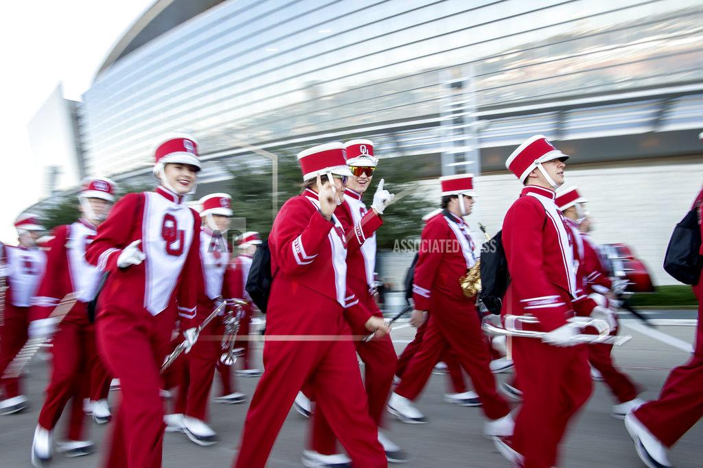 Jeffrey Mcwhorter Members of the Oklahoma band enter AT&T Stadium before the Big 12 Conference championship NCAA college football game against Texas on Saturday, Dec. 1, 2018, in Arlington, Texas. (AP Photo/Jeffrey McWhorter)
