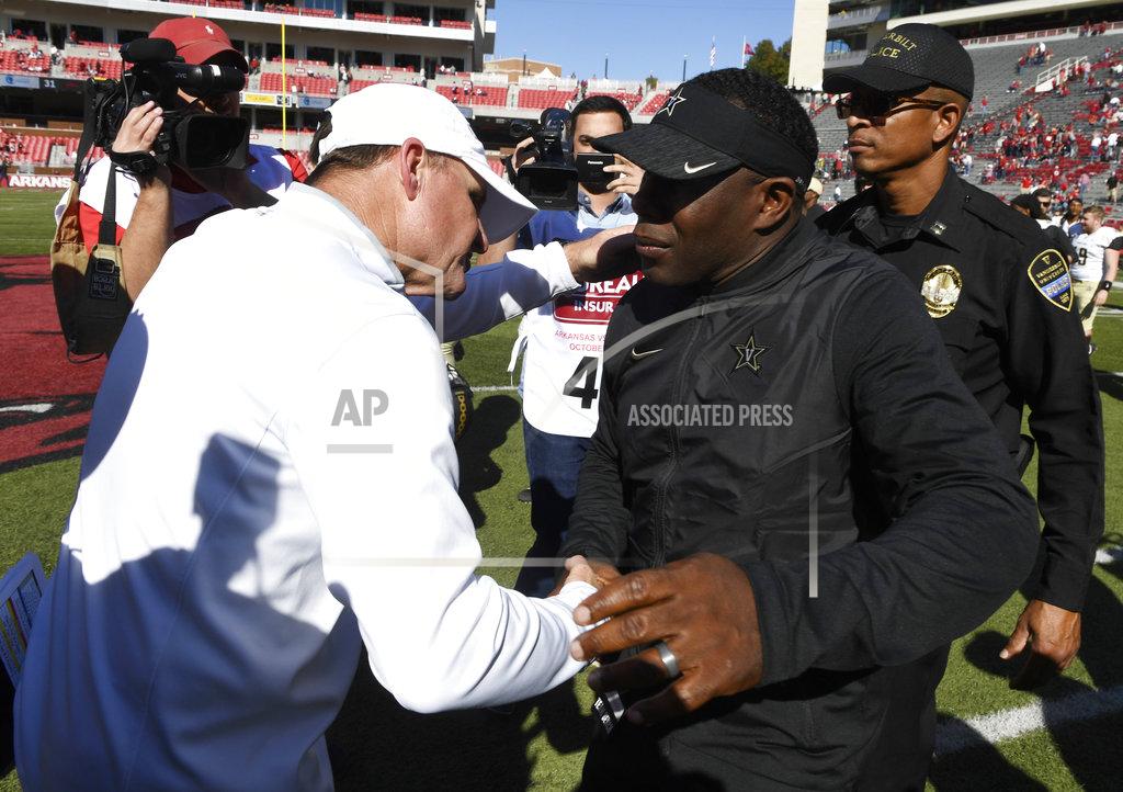 Michael Woods Arkansas coach Chad Morris, left, and Vanderbilt coach Derek Mason shake hands after Vanderbilt's win in an NCAA college football game Saturday, Oct. 27, 2018, in Fayetteville, Ark. (AP Photo/Michael Woods)