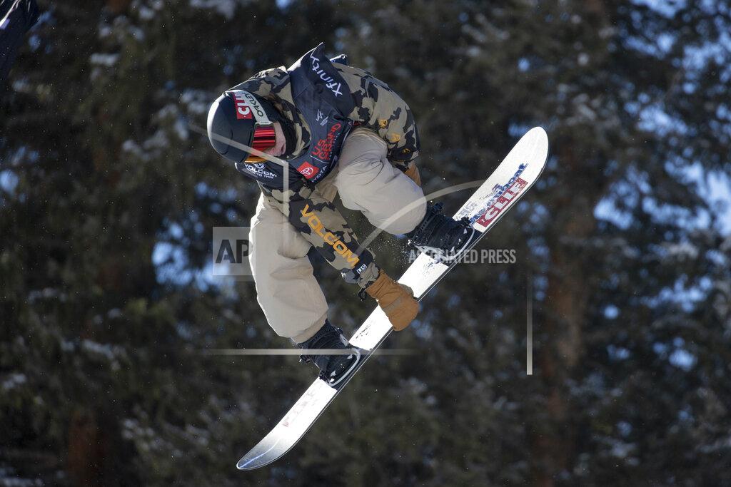 Hugh Carey Taylor Gold, of the United States, makes a run in the halfpipe finals, Saturday, Dec. 11, 2021, during the U.S. Grand Prix snowboarding event at Copper Mountain, Colo. (AP Photo/Hugh Carey)