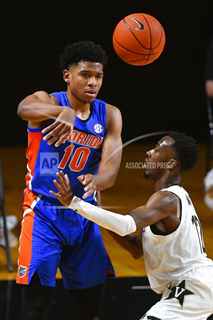 John Amis Florida guard Noah Locke (10) passes the ball as Vanderbilt guard Trey Thomas defends during the first half of an NCAA college basketball game Wednesday, Dec. 30, 2020, in Nashville, Tenn. (AP Photo/John Amis)