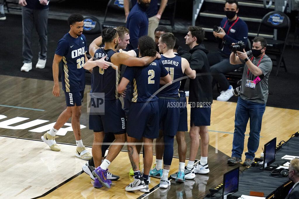 Darron Cummings Oral Roberts players react after a Sweet 16 game against Arkansas in the NCAA men's college basketball tournament at Bankers Life Fieldhouse, Saturday, March 27, 2021, in Indianapolis. Arkansas won 72-70. (AP Photo/Darron Cummings)