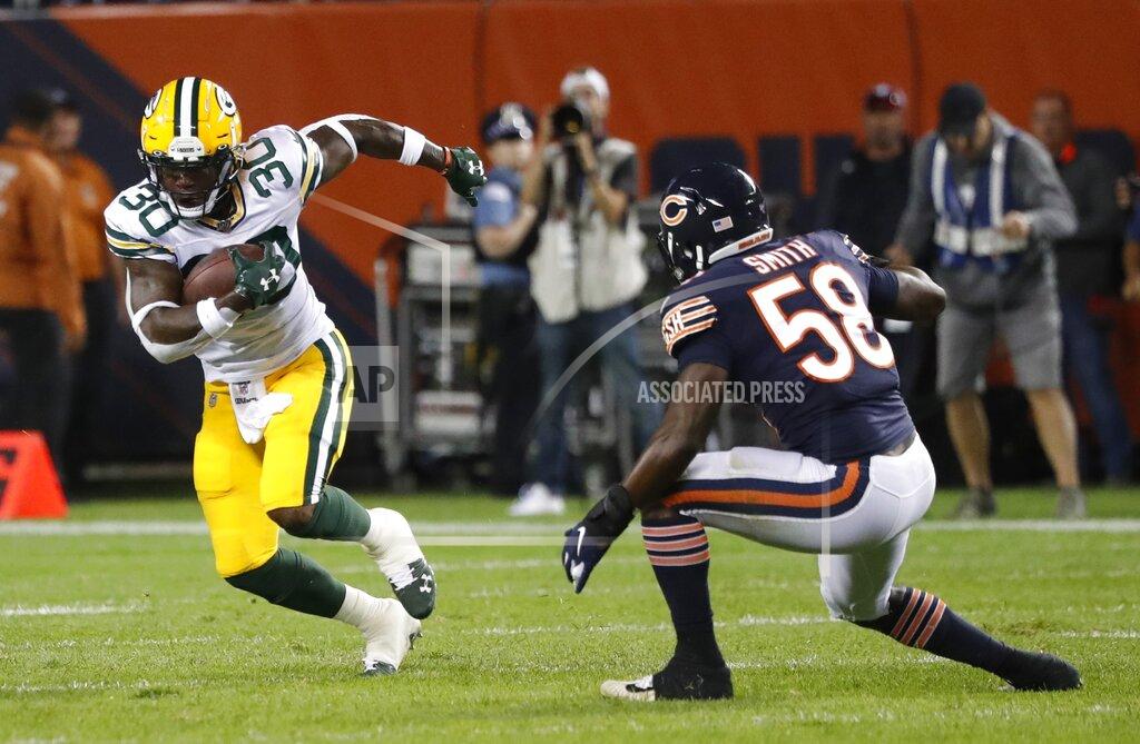 Charles Rex Arbogast Green Bay Packers' Jamaal Williams runs past Chicago Bears' Roquan Smith during the first half of an NFL football game Thursday, Sept. 5, 2019, in Chicago. (AP Photo/Charles Rex Arbogast)