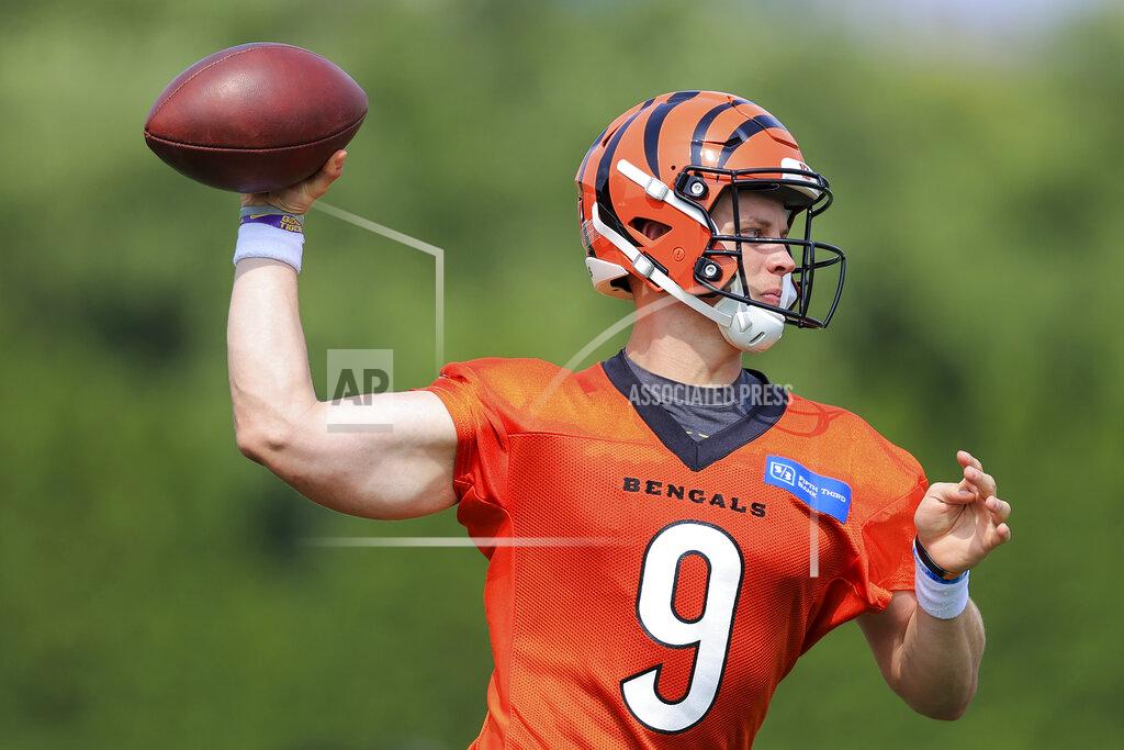 Aaron Doster Cincinnati Bengals' Joe Burrow throws a pass during an NFL football practice in Cincinnati, Wednesday, July 28, 2021. (AP Photo/Aaron Doster)