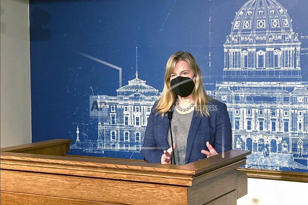 Steve Karnowski Democratic Minnesota House Speaker Melissa Hortman, of Brooklyn Park, briefs reporters on the status of budget negotiations at the Minnesota State Capitol on Friday, May 20, 2022, in St. Paul, Minn., with the end of the legislative session rapidly approaching. (AP Photo/Steve Karnowski)