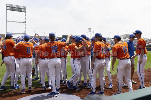 Florida locks up spot in the College World Series finals with a 3-2 win over TCU - Vimarsana News
