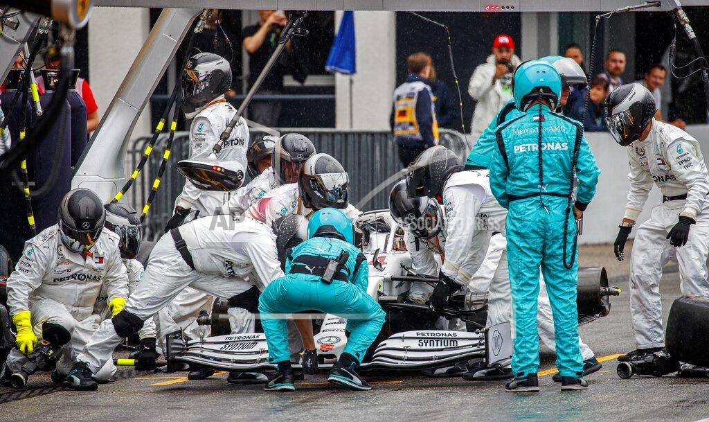 Suki Sulejmanovic Mercedes driver Lewis Hamilton of Britain gets a pit service during the German Formula One Grand Prix at the Hockenheimring racetrack in Hockenheim, Germany, Sunday, July 28, 2019. (Epa pool photo Via AP/Suki Sulejmanovic)