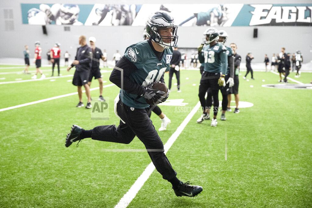Matt Rourke Philadelphia Eagles tight end Zach Ertz runs a drill at the NFL football team's practice facility in Philadelphia, Thursday, June 13, 2019. (AP Photo/Matt Rourke)