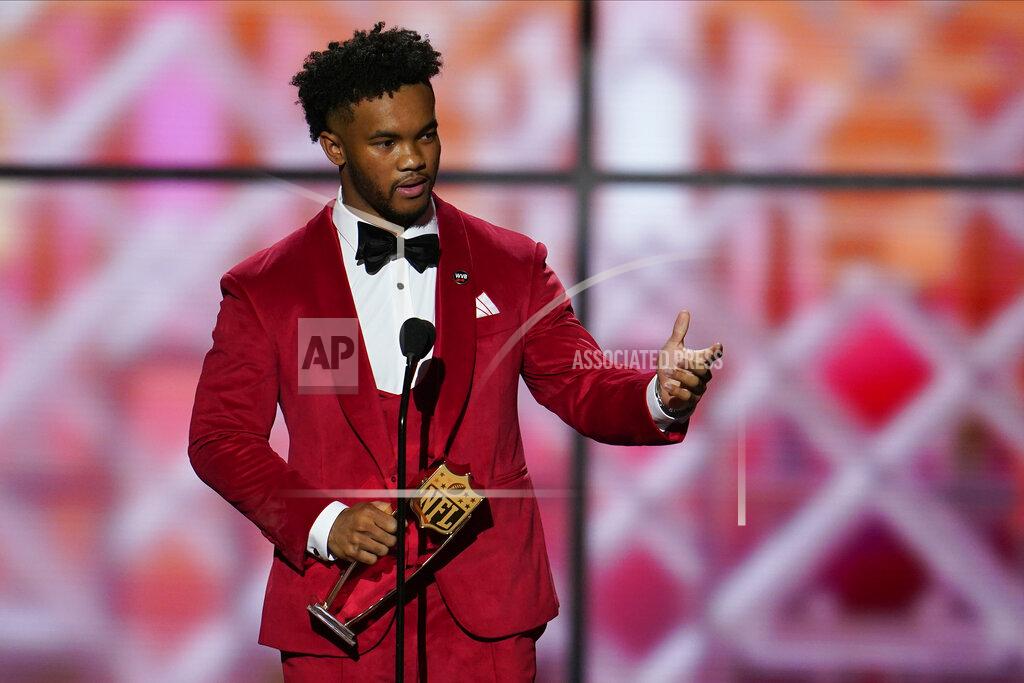 David J. Phillip CORRECTS TO OFFENSIVE ROOKIE, NOT OFFENSIVE PLAYER - AP Offensive Rookie of the Year Arizona Cardinals' Kyler Murray speaks at the NFL Honors football award show Saturday, Feb. 1, 2020, in Miami. (AP Photo/David J. Phillip)