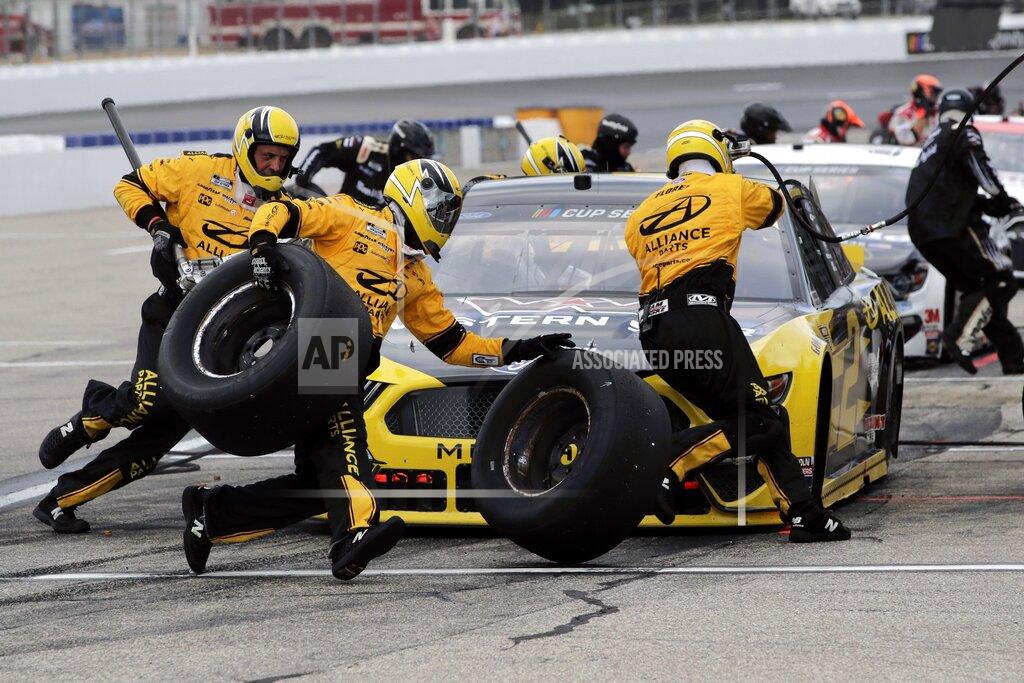 Charles Krupa The pit crew scrambles as driver Brad Keselowski makes a pitstop during a NASCAR Cup Series auto race, Sunday, Aug. 2, 2020, at the New Hampshire Motor Speedway in Loudon, N.H. (AP Photo/Charles Krupa)