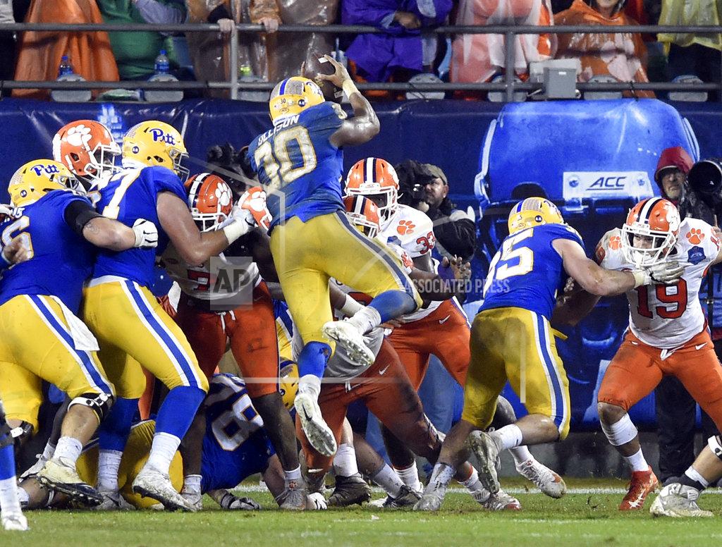 Mike Mccarn Pittsburgh's Qadree Ollison (30) dives for a touchdown against Clemson in the first half of the Atlantic Coast Conference championship NCAA college football game in Charlotte, N.C., Saturday, Dec. 1, 2018. (AP Photo/Mike McCarn)