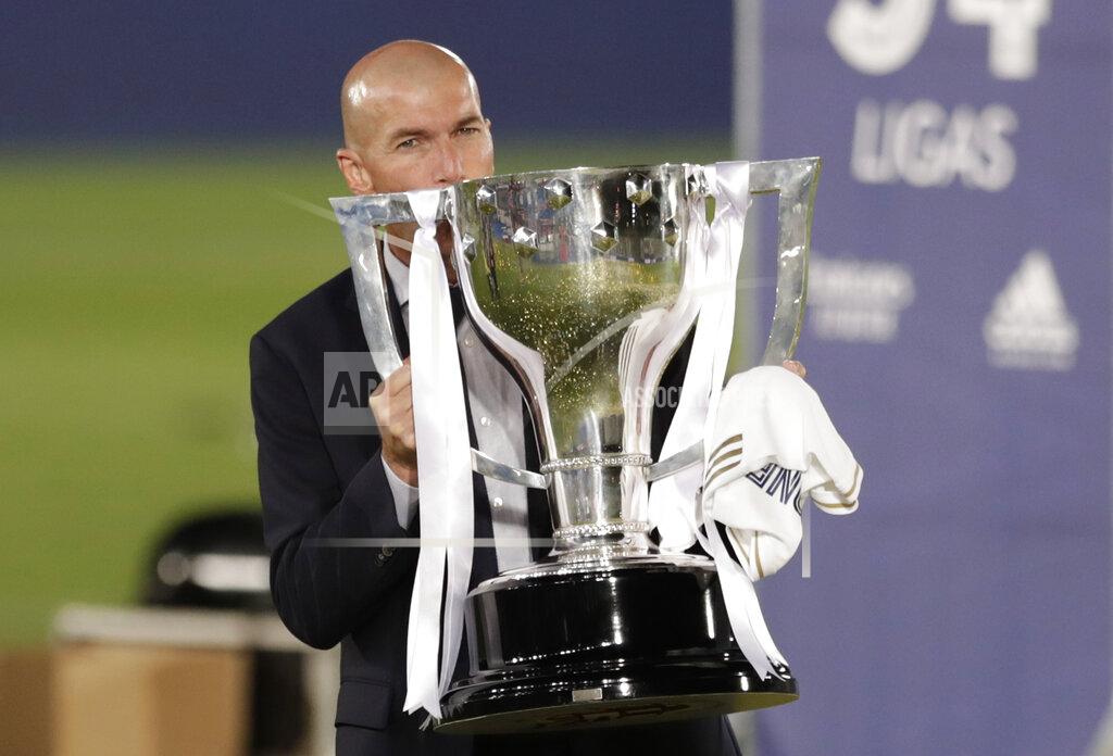 Bernat Armangue Real Madrid's head coach Zinedine Zidane, holds the trophy as he poses for the photographers after winning the Spanish La Liga 2019-2020 following a soccer match between Real Madrid and Villareal at the Alfredo di Stefano stadium in Madrid, Spain, Thursday, July 16, 2020. (AP Photo/Bernat Armangue)