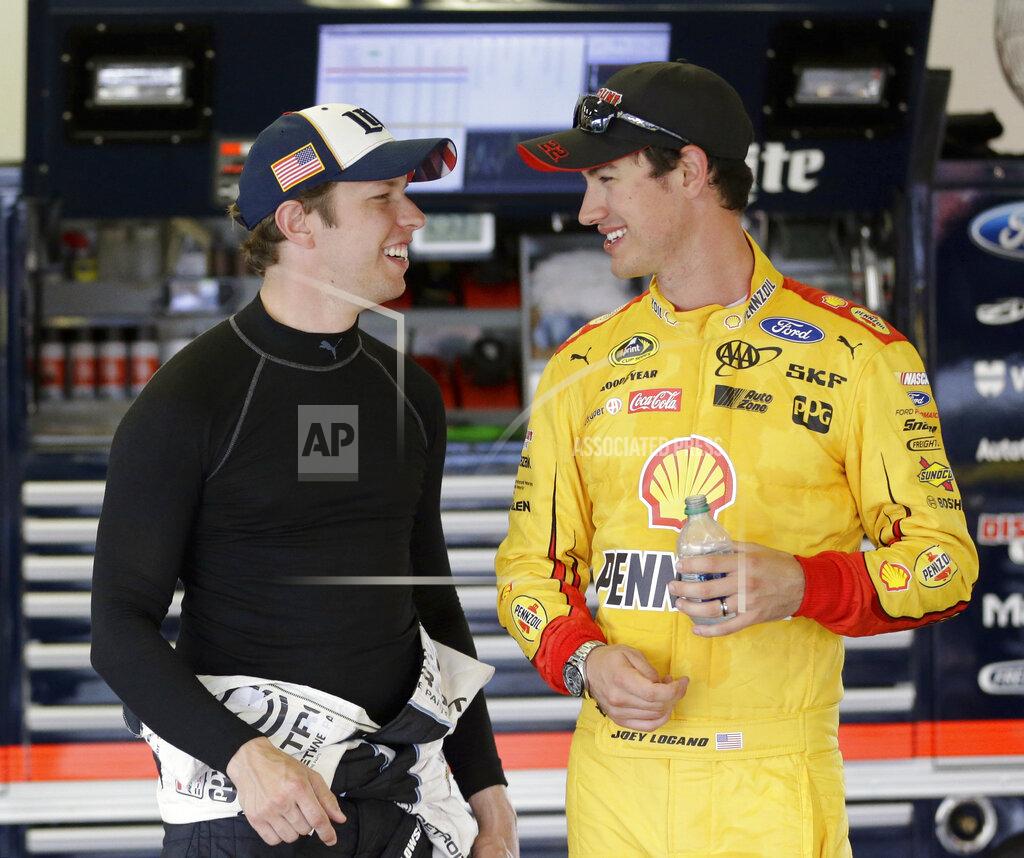 Denny Hamlin faces tough field for elusive 1st NASCAR title