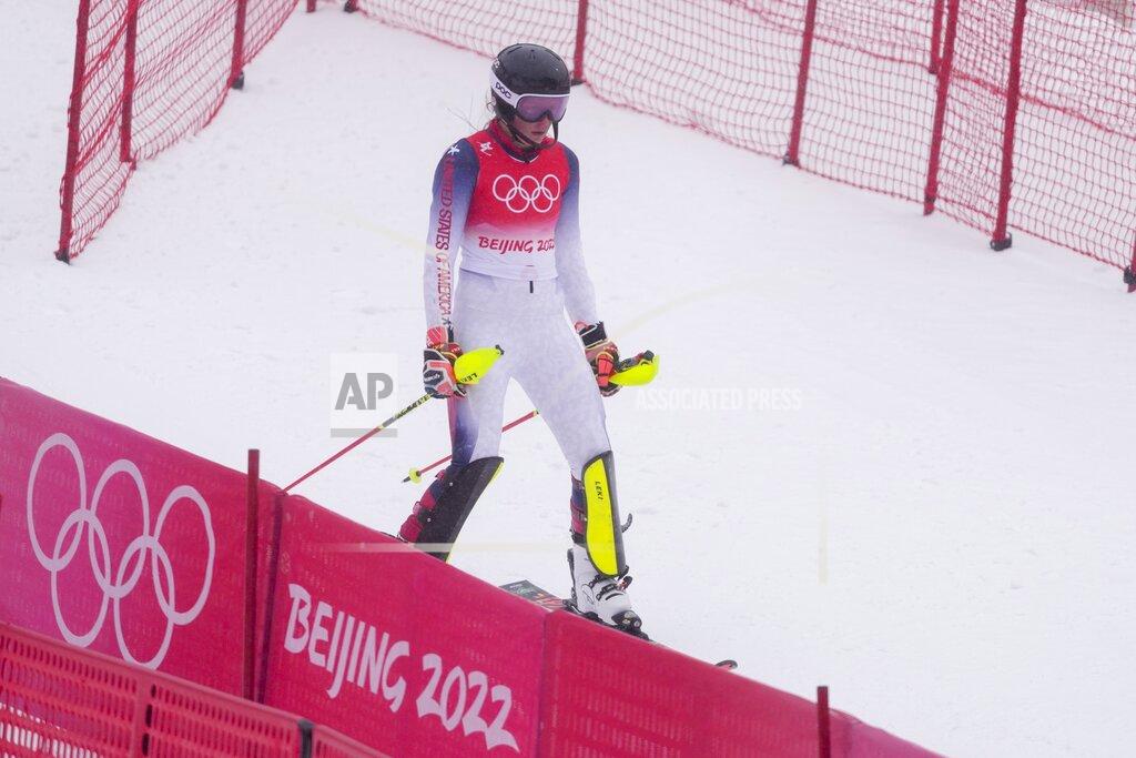 Mark Schiefelbein Keely Cashman, of the United States, skis down on the side of the course after crashing in the women's combined slalom at the 2022 Winter Olympics, Thursday, Feb. 17, 2022, in the Yanqing district of Beijing. (AP Photo/Mark Schiefelbein)
