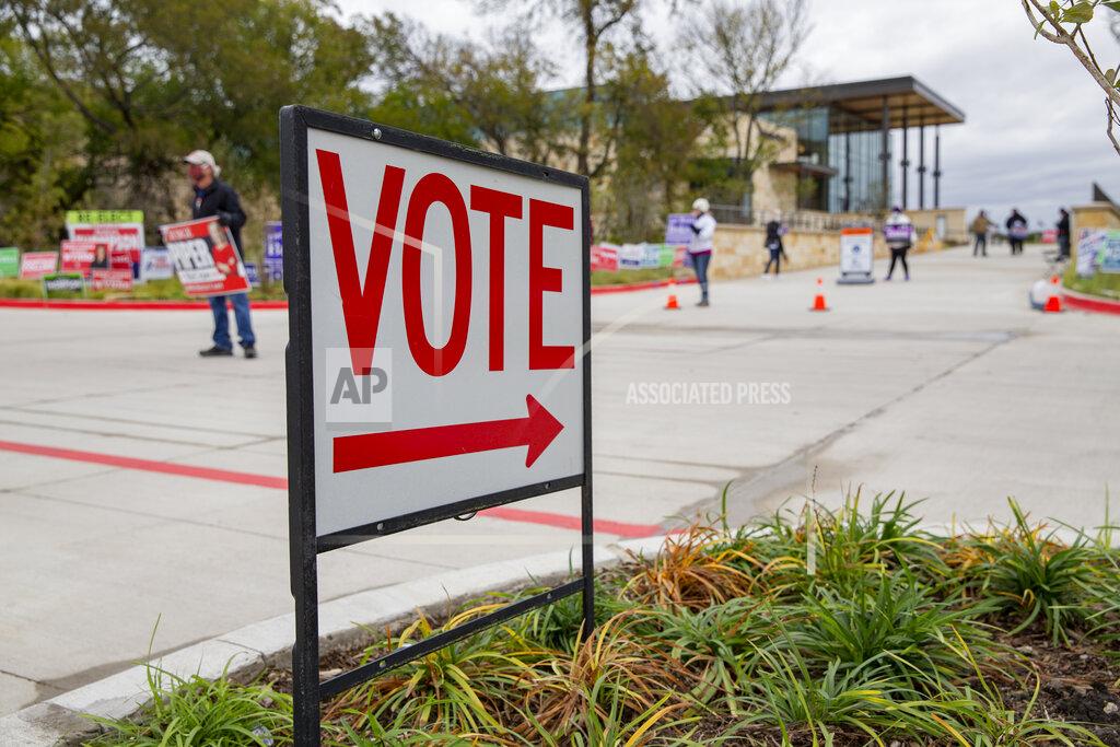 Juan Figueroa A sign directs people to an early voting poll at the Collin College campus in Wylie, Texas on Thursday, Oct. 29, 2020. (Juan Figueroa/The Dallas Morning News via AP)