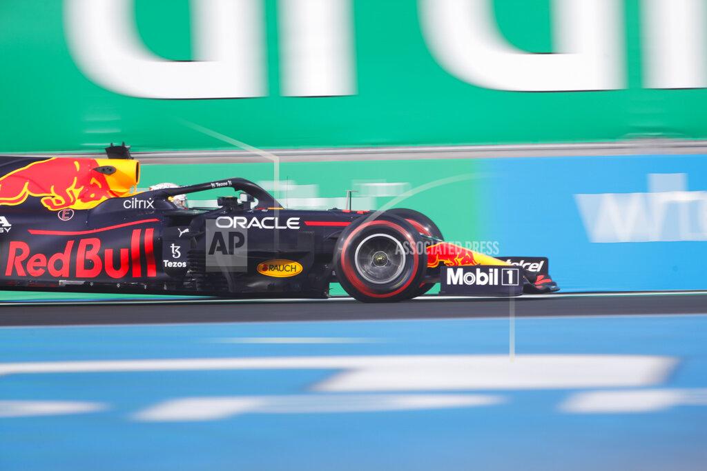 Amr Nabil Red Bull driver Max Verstappen of the Netherlands in action during practice session for the Formula One Saudi Arabian Grand Prix in Jiddah, Saturday, Dec. 4, 2021. (AP Photo/Amr Nabil)