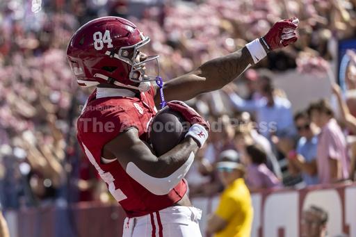 No. 11 Alabama holds off Arkansas comeback, wins 24-21 to stay perfect in SEC - Vimarsana News