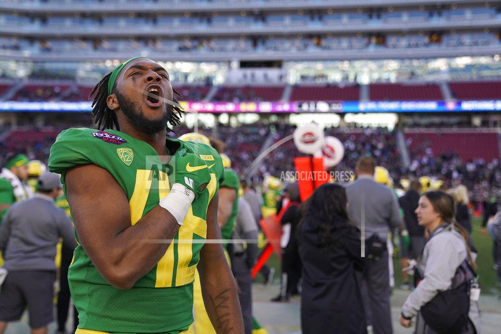 Tony Avelar Oregon linebacker Isaiah Pitre (48) celebrates with fans after a victory against Michigan State in the Redbox Bowl NCAA college football game Monday, Dec. 31, 2018, in Santa Clara, Calif. (AP Photo/Tony Avelar)