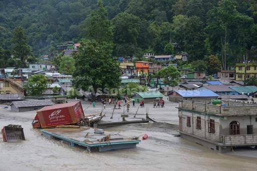 Flash floods kill at least 14 in northeastern India and... - Vimarsana News