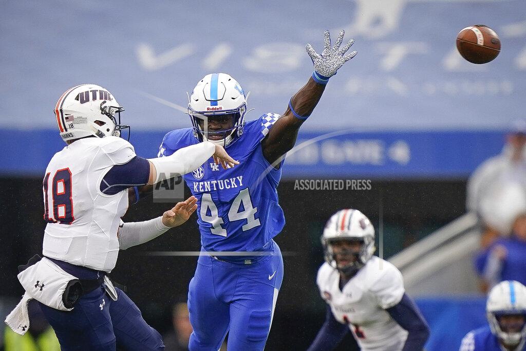 Bryan Woolston Kentucky linebacker Jamin Davis (44) rushes UT Martin quarterback John Bachus III (18) during the first half of an NCAA college football game, Saturday, Nov. 23, 2019, in Lexington, Ky. (AP Photo/Bryan Woolston)