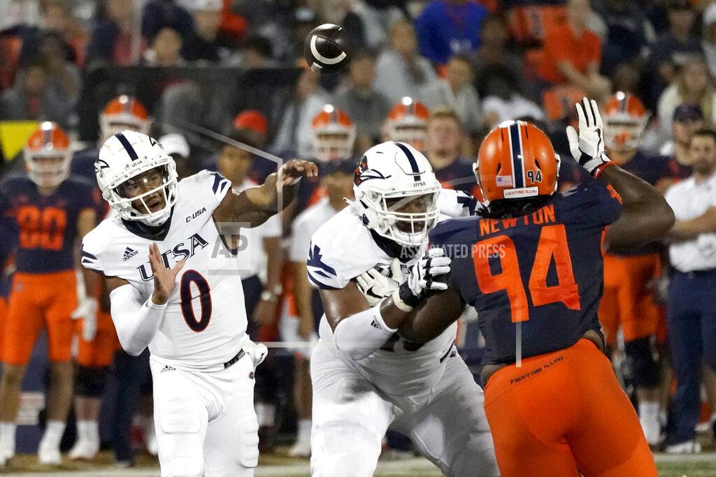 Charles Rex Arbogast UTSA quarterback Frank Harris (0) passes during the first half of an NCAA college football game against Illinois, Saturday, Sept. 4, 2021, in Champaign, Ill. (AP Photo/Charles Rex Arbogast)