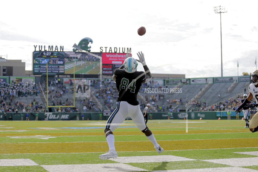 David Grunfeld Tulane tight end Charles Jones II (84) catches a pass on a two-point conversion to put the team up 29-28 in the closing minutes of the second half of an NCAA college football game against Navy at Yulman Stadium in New Orleans, Saturday, Nov. 24, 2018. (David Grunfeld/The Times-Picayune via AP)