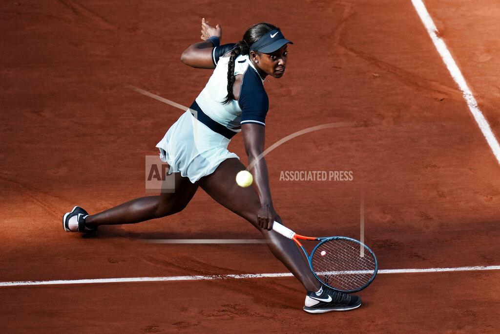 Thibault Camus Sloane Stephens of the U.S. returns the ball to France's Diane Parry during their third round match of the French Open tennis tournament at the Roland Garros stadium Friday, May 27, 2022 in Paris. (AP Photo/Thibault Camus)